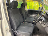 運転席シート廻りは使用感も少なく、良好な状態となっています。前オーナー様が丁寧に使っていたことがよくわかりますね。