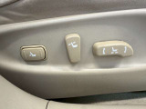 【パワーシート】電動でシートポジションの変更が可能です。手動式より細かくシート設定が可能ですのでより快適な姿勢でドライブを楽しんで頂けるでしょう。