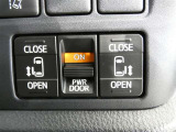 電動スライドドアのスイッチで車内からもスライドドアの開閉ができます。イージークローザー機能で半ドアになることも防止してくれます。