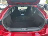 リアシートを倒せば、広い荷室を確保できます。