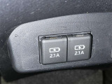 充電用USB端子付き。スマートフォンなどの充電に便利です。