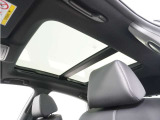 ◆サンルーフ装備車◆開放感あふれるガラスサンルーフを装備。快適なドライブをお楽しみいただけます。