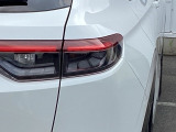 特徴的なデザインで後方からの確認しやすいLEDリアコンビネーションランプ