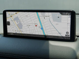 マツダコネクトの10.25インチワイドセンターディスプレイです。『Android Auto』『Apple CarPlay』や独自のコネクテッドサービスに対応したインターフェイスシステムです。