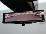 車両後方を映し出します・スマートルームミラー装備です。