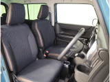 運転席はレザーのアクセントで上質な見た目に仕上げました。
