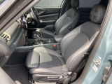 お車の点検、修理も自社整備工場にて対応致します。入庫案内からご来店までサービスアドバイザーと担当営業者でお客様をサポート致します。ご来店、ご連絡をスタッフ一同心よりお待ちしております。