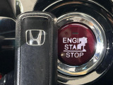 【キーレス】少し離れた場所からでもボタン一つでドアの開錠・施錠ができるのでとっても便利!ドアの鍵穴周りに傷をつけることもありません♪