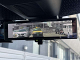 インテリジェントルームミラー☆後席に乗っている人や、大きな荷物を載せていると見にくくなりがちな後方視界。。こちらは車両後方のカメラ映像をミラーに映すので、天候にも影響されないクリアな後方視界を実現☆