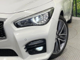 【LEDヘッドライト】悪天候や夜間走行時も良好な視界を確保し安心して運転できる高輝度LEDヘッドライトを装備!点灯速度が早く、消費電力も抑えられています。
