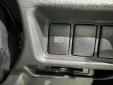 オートマチックハイビームとは、先行車や対向車のライトを認識し、ハイビームとロービームを自動で切り替える機能です。夜道の視界を確保します。詳細は販売店スタッフまでおたずねください。