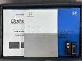 スマートキーは鍵をバッグに入れたままでもドアロックの開閉やエンジンのON・OFFができます。夜間や雨の日も鍵を探さなくて良いので便利です。