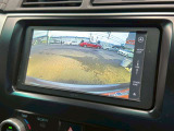 【バックカメラ】運転席から画面上で安全確認ができます。駐車が苦手な方にもオススメな便利機能です。