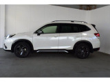 スバルの4WD(AWD)は直進安定性に優れ、日常走行から高速走行まで、さまざまなシーンで安心感に満ちた走りが愉しめます。それは悪路や泥道など左右のタイヤの路面状況が異なるシーンでも変わりません。