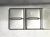 【トヨタセーフティセンス】走行中に前方の車両等を認識し、衝突しそうな時は警報とブレーキで衝突回避と被害軽減をアシスト。より安全にドライブをお楽しみいただけます。