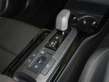 電動パーキングブレーキ・ブレーキホールドを装備してます。ホールド機能は信号待ちが多い一般道で疲労軽減になり、大好評です!