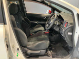 運転席、助手席です。ニスモ専用シートで体をしっかりホールドしてくれます。