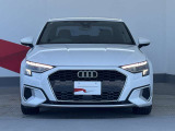 Audiの象徴であるシングルフレームグリルをよりワイドで低くシャープなデザインとすることでワイド&ローのフォルムを協調しています。