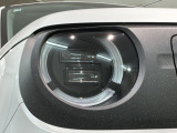 LEDヘッドライトは、点灯の瞬間から最大光量を発揮し、突然暗くなるトンネルなどでの安定感を高めます。