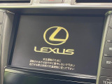 【メーカー純正ナビ】インテリアに溶け込むスタイリッシュな「専用設計」メーカーナビを装備♪視認性や操作性など基本性能にも優れ、より上質なカーライフをお楽しみいただけます。