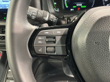 ステアリングにオーディオ操作スイッチが付いています。オーディオ画面に直接タッチしなくても操作が出来ますので、運転に集中できます。