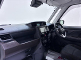 ダイハツのお店では、ダイハツ車を知り尽くしたプロフェッショナルが、専用の診断機器を使って各システムを点検しております。