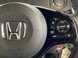 ハンドルにHondaセンシング系のクルーズコントロールやレーンキープアシストなどの操作スイッチが装備されています。ハンドルから手を離さず安全に操作できます。