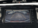 バックモニターを装備しています。駐車時に後方が映像で確認できるので、車庫入れの苦手なお客様や夜間のバック時に大活躍!今や必須となった装備ですね!!