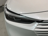 LEDヘッドライトは、点灯の瞬間から最大光量を発揮し、突然暗くなるトンネルなどでの安定感を高めます。