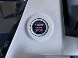プッシュエンジンスターター。ブレーキを踏みながらボタンをプッシュするだけでエンジンがかけられます。