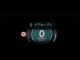 ヘッドアップディスプレイは視認性が非常に良く、運転時の視線を逸らさず様々な情報の確認が行えます