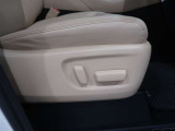 パワーシート搭載。微妙な調整が手軽にでき、良いポジションで運転することが可能です。