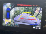 【パノラミックビューモニター】専用のカメラにより、上から見下ろしたような視点で360度クルマの周囲を確認することができます☆死角部分も確認しやすく、狭い場所での切り返しや駐車もスムーズに行えます。