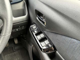 運転席側のドア部。こちらのスイッチでドアミラーの角度調整やパワーウィンドーの操作が可能になります。