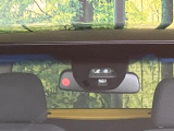 【ホンダセンシング】走行中に前方の車両等を認識し、衝突しそうな時は警報とブレーキで衝突回避と被害軽減をアシスト。より安全にドライブをお楽しみいただけます。