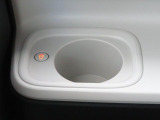 ホッとカップホルダーが運転席・助手席にあります。ホットドリンクをちょうど良い温度でキープしてくれる保温機能付で嬉しいです。
