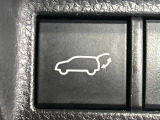 【パワーバックドア】スマートキーや運転席のボタンを押すだけでリアゲートが自動で開閉します!荷物を持っている時や、高い位置にあるバックドアを閉める際に便利な機能です♪