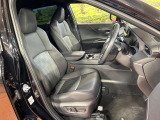 運転席シート廻りは使用感も少なく、良好な状態となっています。丁寧に使われていたことがよくわかりますね。