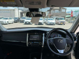 すっきりとまとめられたインパネ周り。運転操作もしやすいです。見晴らしの良さと明るい室内で、いつでも気持ちよくドライビングが楽しめます。