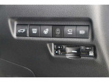 機能性溢れる運転席まわり。使いやすいスイッチ類の配置で運転中のストレスを軽減し楽しくドライブできますよ。