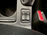 【パワーシート】電動でシートポジションの変更が可能です。手動式より細かくシート設定が可能ですのでより快適な姿勢でドライブを楽しんで頂けるでしょう。