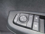 駐車時や狭い道でのすれ違い時に気を使うミラー。電動格納式ドアミラーはそんな時に便利です。