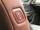 パワーシート搭載。微妙な調整が手軽にでき、最適なポジションで運転することが可能です。