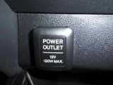 【POWEROUTLET】12V電源ソケットを設置しております。周辺機器の充電にご利用頂けます。