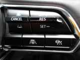 【MRCCマツダレーダークルーズコントロール】ミリ波レーダーで前方の走行車との車間距離を認識。自動追従走行を可能にしています。
