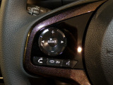 【ステアリングリモコン】ステアリングにオーディオ調節可能なスイッチが装備されていますので運転中でも視線をそらさずにオーディオの調節が可能です!