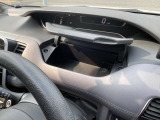 ♪ 便利な小物入れやUSB充電が充実☆使い勝手のいい室内です ♪