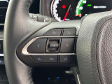 運転中、オーディオの操作をしてて、ハッとしたことはありませんか?ステアリングスイッチは、運転中でもハンドルでオーディオの操作が可能です。安全なドライブをサポートします。