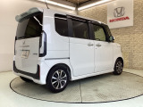 ご納車までの期間ですが、県内のお客様は1、2週間、県外のお客様は2、3週間ほどでご納車が可能となります。ただし、お支払いや書類の状況によっては多少の前後もありますので、その際には何卒ご了承下さい。