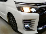 LEDヘッドライトです。デザイン性がよくとても明るいので、夜間の走行や悪天候でも安心です。しかも長寿命!